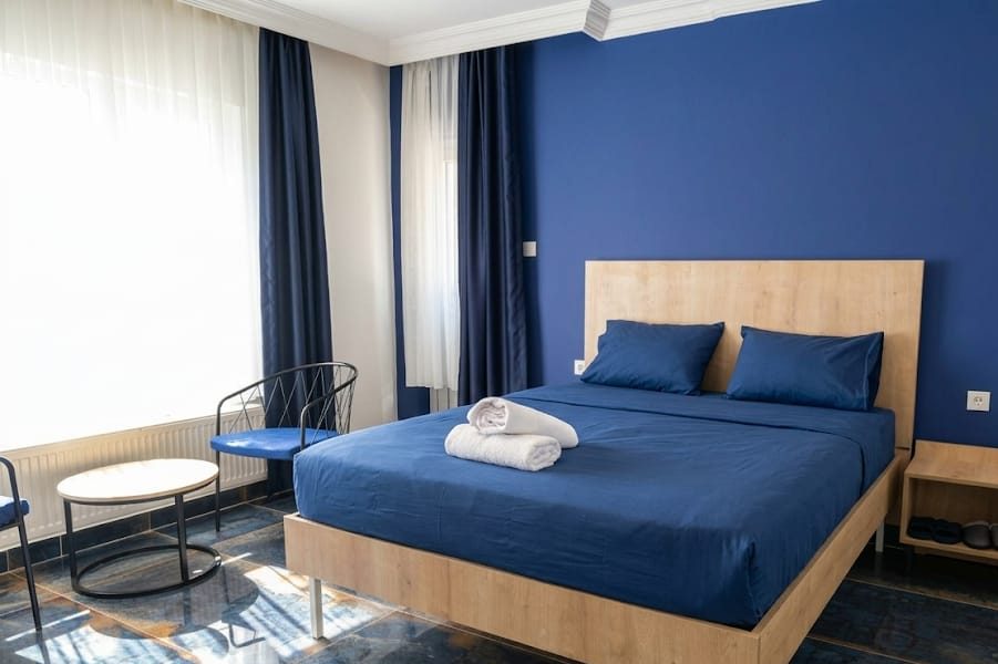 Demetevler günlük kiralık ev, geniş suit yatak odası